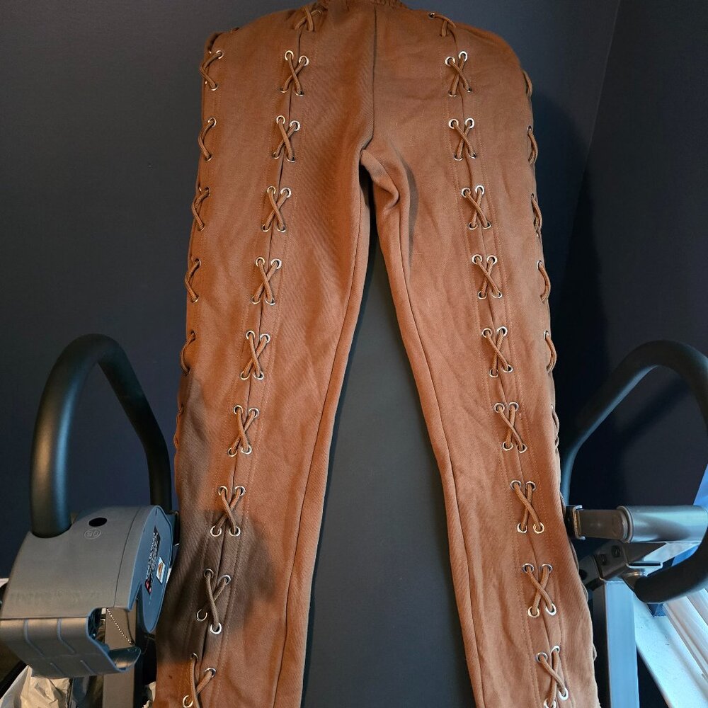 Allure Luxe Lace Up Women's Fleece L Mocha